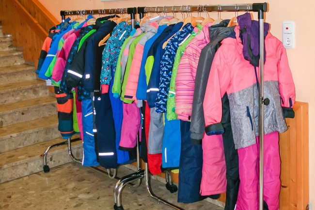 Kleiderständer für Skianzüge