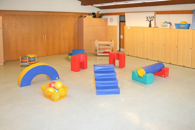 Spielmöglichkeiten im Turnsaal