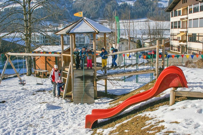 Spielplatz im Winter