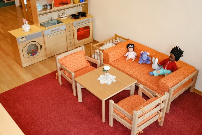 Puppenküche mit Puppen