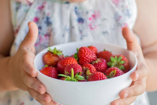Gesunde, frische Erdbeeren zur Jause